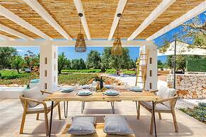 1978 Borgo Maresca by Perle di Puglia