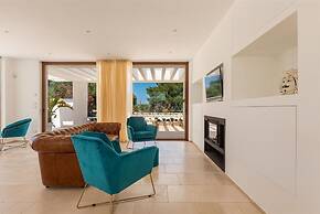 1978 Borgo Maresca by Perle di Puglia