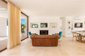 1978 Borgo Maresca by Perle di Puglia