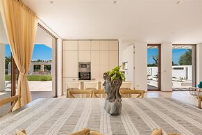 1978 Borgo Maresca by Perle di Puglia