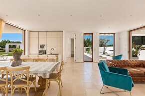 1978 Borgo Maresca by Perle di Puglia