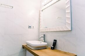 Spacious And Nice 2Br Apartment At Mediterania Palace Residence