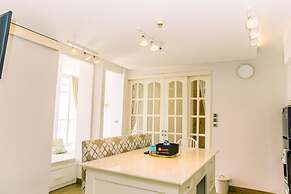 Spacious And Nice 2Br Apartment At Mediterania Palace Residence