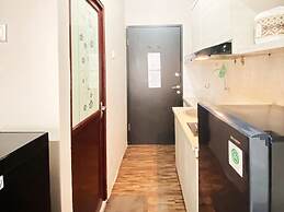 Comfort Minimalist Studio At 3Rd Floor Grand Asia Afrika Apartment