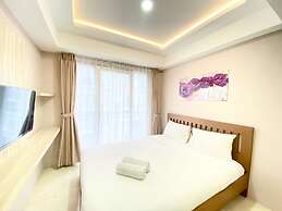 Homey Studio Room At Grand Asia Afrika Apartment