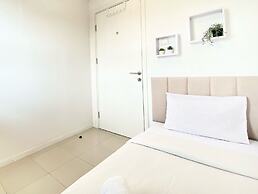 Cheerful And Homey 2Br Apartment At Parahyangan Residence