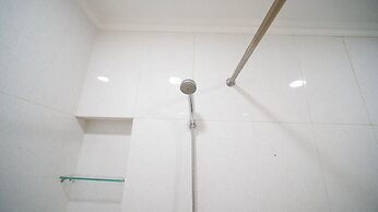 Homey 2Br With Extra Room At Taman Beverly Apartment