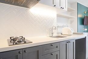 Warm And Simply Studio Room West Vista Apartment