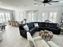 Casamigos 6 Bedroom Home by RedAwning