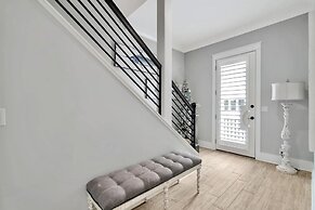 Casamigos 6 Bedroom Home by RedAwning