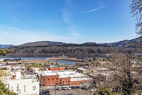 Sandbar Haven 3 Bedroom Home by RedAwning