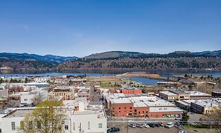 Sandbar Haven 3 Bedroom Home by RedAwning