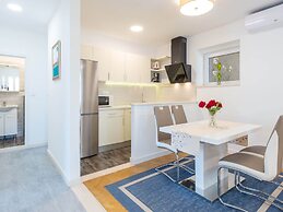 Apartments Lucija - Two Bedroom Apartment With Balcony and Sea View