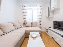 Apartments Lucija - Two Bedroom Apartment With Balcony and Sea View