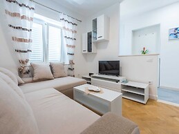 Apartments Lucija - Two Bedroom Apartment With Balcony and Sea View