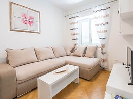 Apartments Lucija - Two Bedroom Apartment With Balcony and Sea View