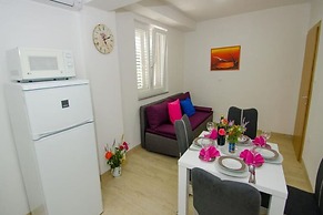 Apartments Vesela - Premium One Bedroom Apartment With Terrace and Par