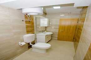 Apartments Vesela - Premium One Bedroom Apartment With Terrace and Par