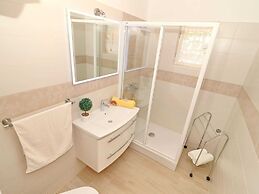 Apartments Villa Marijana - One Bedroom Apartment With Terrace and Gar