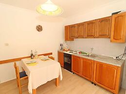 Apartments Villa Marijana - One Bedroom Apartment With Terrace and Gar