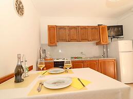 Apartments Villa Marijana - One Bedroom Apartment With Terrace and Gar