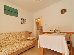 Apartments Villa Marijana - One Bedroom Apartment With Terrace and Gar