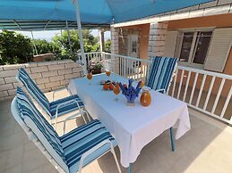 Apartments Villa Marijana - One Bedroom Apartment With Terrace and Gar