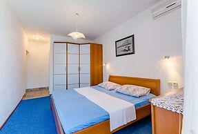 Villa Kosa - Two Bedroom Apartment With Terrace and Sea View