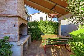 Spacious Apartment in Medulin Near sea