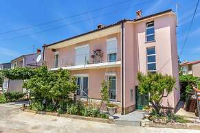 Spacious Apartment in Medulin Near sea