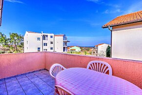 Apartment in Private House With Shared Pool
