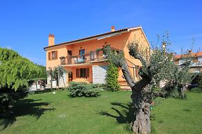 Nice Apartment With Large Garden