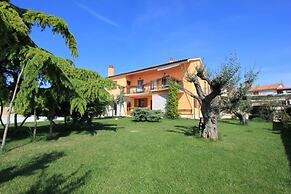 Nice Apartment With Large Garden