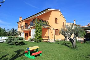 Nice Apartment With Large Garden