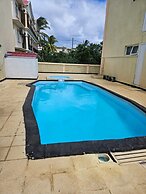 Captivating 3-bed Apartment in Flic en Flac