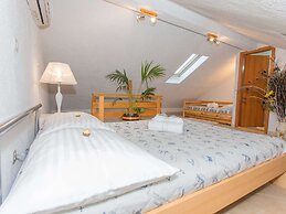 Apartments Tino- Two Bedroom Apartment With Terrace and Sea View