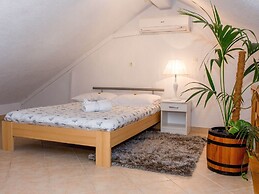 Apartments Tino- Two Bedroom Apartment With Terrace and Sea View