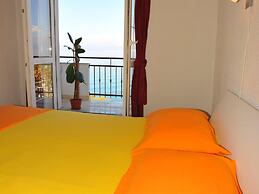 Apartments Tino- Two Bedroom Apartment With Terrace and Sea View