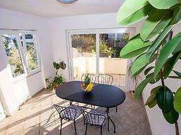 Apartments Tino- Two Bedroom Apartment With Terrace and Sea View