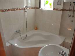 Apartments Tino- Two Bedroom Apartment With Terrace and Sea View