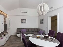 Apartment H&D - Two Bedroom Apartment With Balcony and Sea View