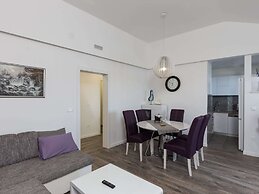 Apartment H&D - Two Bedroom Apartment With Balcony and Sea View