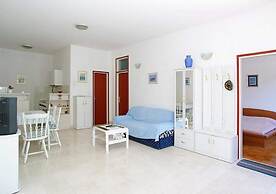 Apartments Tomasic - Two Bedroom Apartment With Sea View