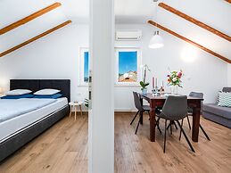 Apartments Terra - One Bedroom Apartment With Balcony and Garden View