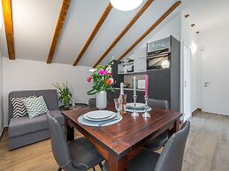 Apartments Terra - One Bedroom Apartment With Balcony and Garden View