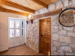 Adorable Holiday Home With Swimming Pool