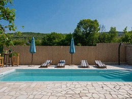 Adorable Holiday Home With Swimming Pool