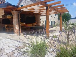 Adorable Holiday Home With Swimming Pool