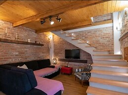 Adorable Holiday Home With Swimming Pool