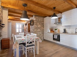 Adorable Holiday Home With Swimming Pool